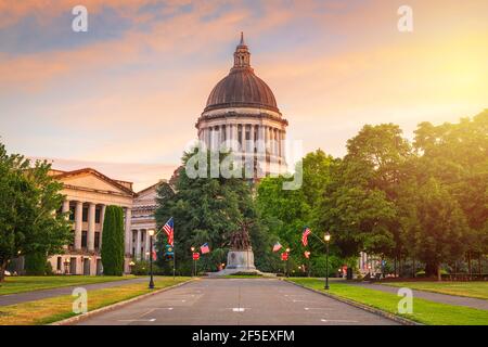 Olympia, Washington, USA State Capitol Building in der Abenddämmerung. Stockfoto