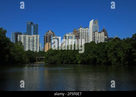 Blick auf Midtown Atlanta vom Lake Clara Meer, Piedmont Park Stockfoto