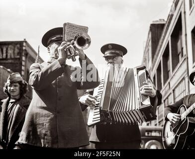 Trio. Heilsarmee, San Francisco, Kalifornien. 1939. Foto von Dorothea lange. Stockfoto