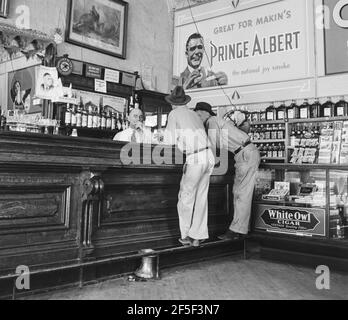 Crystal Palace Saloon, Tombstone, Arizona. Original Bar von " Helldorado ". Juni 1938. Foto von Dorothea lange. Stockfoto