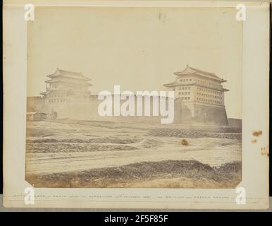 Anting Gate of Peking nach der Kapitulation - 21st. Oktober 1860 - die britischen und französischen Truppen in Besitz. Felice Beato (Englisch, geboren Italien, 1832 - 1909) Stockfoto