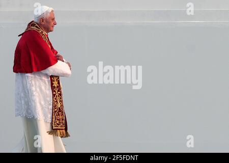 Valencia, Spagna. 09th. Juli 2006. 09. Juli 2006 : Papst Benedikt XVI. Während der Apostolischen Reise nach Valencia (Spanien) anlässlich des Fünften Welttreffens der Familien Quelle: Independent Photo Agency/Alamy Live News Stockfoto