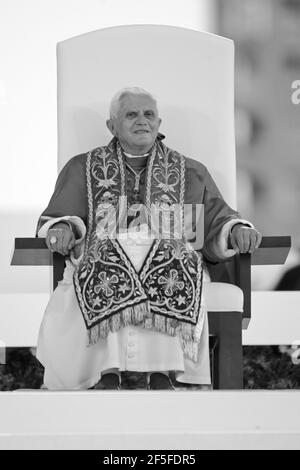 Valencia, Spagna. 09th. Juli 2006. 09. Juli 2006 : Papst Benedikt XVI. Während der Apostolischen Reise nach Valencia (Spanien) anlässlich des Fünften Welttreffens der Familien Quelle: Independent Photo Agency/Alamy Live News Stockfoto