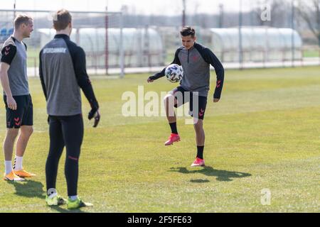 Bök, Ungarn. März 2021, 26th. Victor Jensen aus Dänemark bei einer Trainingseinheit in Bök während der UEFA EURO U-21-Meisterschaft. (Foto Kredit: Gonzales Foto/Alamy Live News Stockfoto