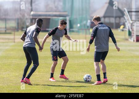 Bök, Ungarn. März 2021, 26th. Victor Jensen aus Dänemark bei einer Trainingseinheit in Bök während der UEFA EURO U-21-Meisterschaft. (Foto Kredit: Gonzales Foto/Alamy Live News Stockfoto