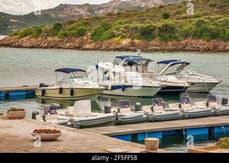 Pier von Capo d'Orso Hotel Thalasso und SPA in Cala Capra Bucht in der Nähe von Palau. Sardinien. Italien Stockfoto