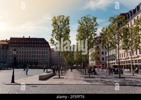 17. Mai 2019 Dresden, Deutschland - der Neumarkt in Dresden ist ein kulturell bedeutsamer Abschnitt von Dresden Mitte, einer Baumallee gegenüber der Frauenkirche. Stockfoto