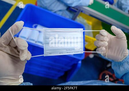 Taoyuan, Taiwan. März 2021, 24th. Eine enfant Maske gesät in Easy Field Corporation (EFC) Schutzmaske Fabrik in Taoyuan. Kredit: SOPA Images Limited/Alamy Live Nachrichten Stockfoto