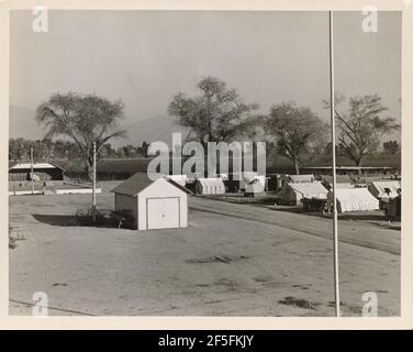 Ansicht des Migrantenlagers Kern, Gemeindezentrum links. Kalifornien. Dorothea Lange (Amerikanisch, 1895 - 1965) Stockfoto