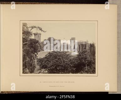 Warwick Castle, der Innenhof, vom Berg aus. Francis Bedford (Englisch, 1815/1816 - 1894) Stockfoto