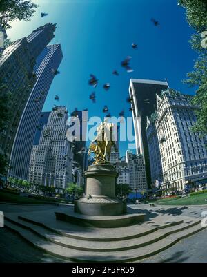 2003 HISTORISCHES SHERMAN MEMORIAL GRAND ARMY PLAZA FIFTH AVENUE MANHATTAN NEW YORK CITY USA Stockfoto