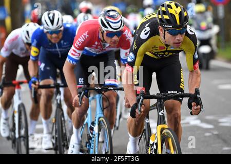 Tschechischer Zdenek Stybar von Deceuninck - Quick-Step, holländischer Mathieu van der Poel von Alpecin-Fenix und belgischer Wout Van Aert vom Team Jumbo-Visma abgebildet in Stockfoto