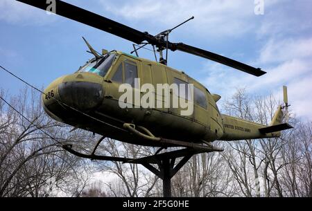 HUEY aus dem Vietnam-Konflikt DER US-Armee wird im Holland-Watson Veteran Park in Chickamauga, Georgia, ausgestellt. Stockfoto