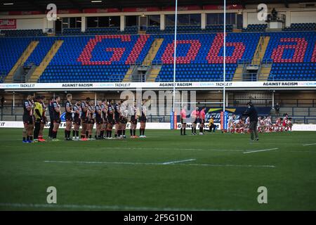 Salford Spieler entscheiden sich nicht, das Knie zu nehmen, während Saints Spieler tun, dass das Knie in, auf 3/26/2021. (Foto von Mark Cosgrove/News Images/Sipa USA) Quelle: SIPA USA/Alamy Live News Stockfoto