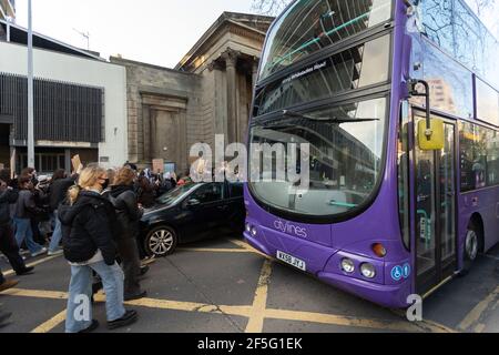 Bristol, Großbritannien. März 2021, 26th. Ein dritter Protesttag in Bristol über das neue Protestgesetz findet im Stadtzentrum statt. Kredit: Peter Lopeman/Alamy Live Nachrichten Stockfoto