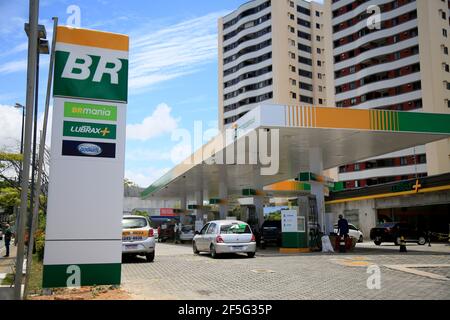 salvador, bahia, brasilien - 23. februar 2021: Tankstelle des Petrobras-Netzes in der Stadt Salvador. Stockfoto