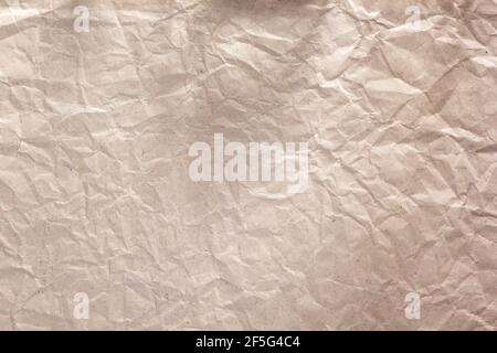 Zerknittert Papiertextur als Hintergrundtextur. Gefaltetes braunes Bastelpapier Stockfoto
