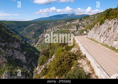 Die spektakulären Schluchten von Nesque im Vaucluse-Gebirge, Provence, Frankreich Stockfoto