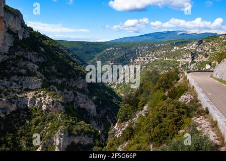 Die spektakulären Schluchten von Nesque im Vaucluse-Gebirge, Provence, Frankreich Stockfoto