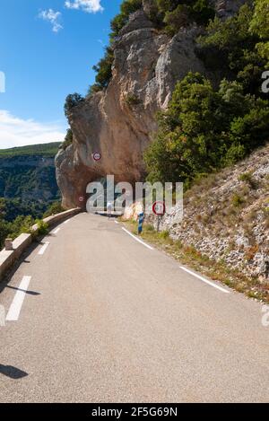 Die spektakulären Schluchten von Nesque im Vaucluse-Gebirge, Provence, Frankreich Stockfoto