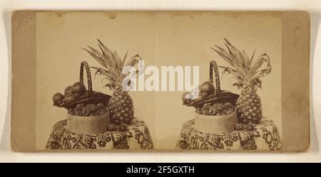 Stillleben mit Obstkorb und einone Ananas. William W. Culver (amerikanisch, 1834 - 1927) Stockfoto