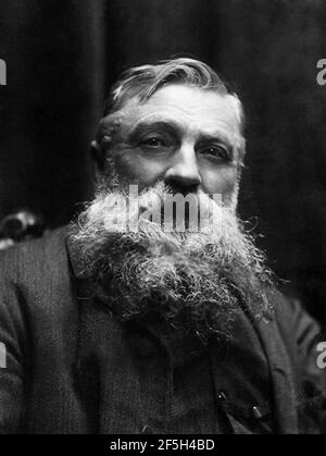 Vintage-Porträtfoto des französischen Bildhauers Auguste Rodin (1840 – 1917). Stockfoto