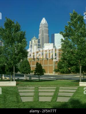 2003 HISTORISCHE MINT STREET DOWNTOWN SKYLINE CHARLOTTE MACKLENBURG COUNTY NORTH CAROLINA USA Stockfoto