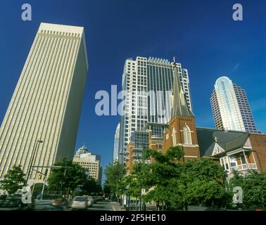 2003 HISTORISCHE SOUTH TYRON STRASSE DOWNTOWN SKYLINE CHARLOTTE MACKLENBURG COUNTY NORTH CAROLINA USA Stockfoto