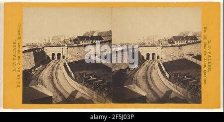 St. John's Gate, von der Spitze eines Hauses in St. John Street (außen).. L. P. Vallée (Kanada, 1837 - 1905) Stockfoto