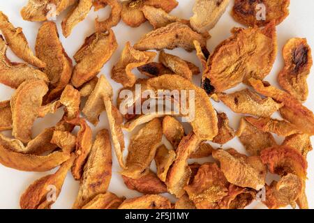 Getrocknete, geschnittene Birnen. Home Ernte getrocknete Früchte. Draufsicht. Stockfoto