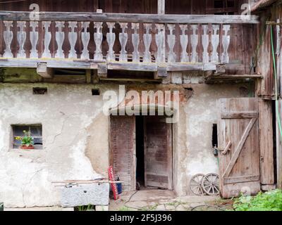 Rustikale Scheune eines ehemaligen Gasthauses, Yspertal, Niederösterreich Stockfoto