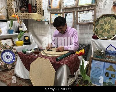 shiraz, Iran - 27. märz 2017: Fotos von Antiquitäten in Tradition Markt in shiraz Stockfoto