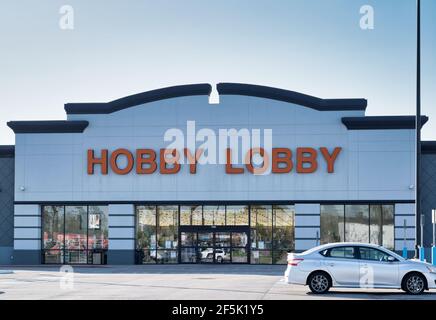 Houston, Texas USA 03-26-2021: Hobby Lobby Schaufenster in Houston, TX. Amerikanische Kunst- und Handwerksgeschäft Kette gegründet im Jahr 1972. Stockfoto