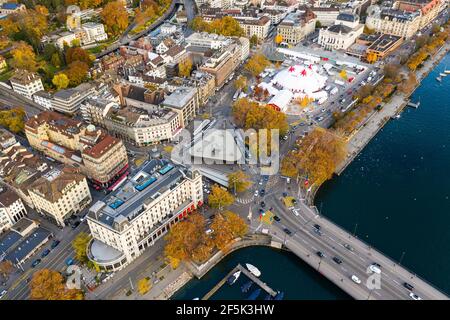 Zürich, Schweiz - Oktober 27 2020: Luftaufnahme des Zirkuszeltes Knie, das am Utoquai am Zürichsee in der größten Stadt der Schweiz liegt Stockfoto