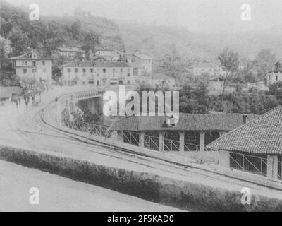 Bahnübergang in Biella. Stockfoto