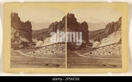 Das Tor, Eingang zum Garten der Götter und Pike's Peak 10 Meilen entfernt. Formation, Roter Sandstein. Höhe...267.... Bryon H. Gurnsey (amerikanisch, 1833 - 1880) Stockfoto