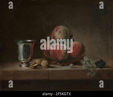 Stillleben mit Pfirsichen, einem Silberkelch, Trauben und Walnüssen. Jean-Siméon Chardin (Französisch, 1699 - 1779) Stockfoto