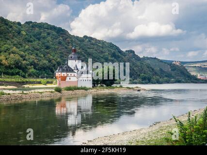 Schloss Pfalzgrafenstein bekannt als die Pfalz auf der Insel Falkenau im Rhein bei Kaub. Vom 14th. Jahrhundert bis 1867 war die Burg ein Stockfoto