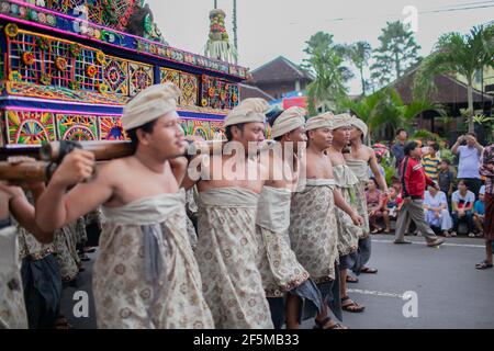 DENPASAR/BALI-JUNI 15 2013: Eröffnung des Bali Art Festivals Stockfoto