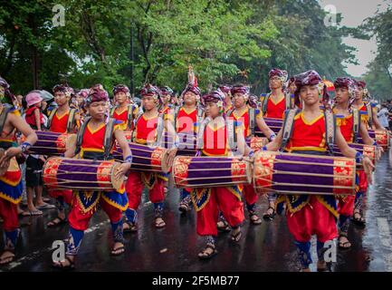 DENPASAR/BALI-JUNI 15 2013: Eröffnung des Bali Art Festivals Stockfoto