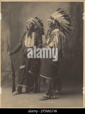 Chief geht zu war und Chief Hollow Horn Bear, Sioux. Stockfoto