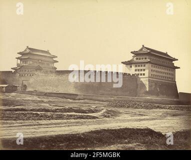 Anting Gate of Peking nach der Kapitulation. Felice Beato (Englisch, geboren Italien, 1832 - 1909) Stockfoto