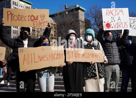 Peking, USA. März 2021, 21st. Am 21. März 2021 nehmen Menschen in New York, den Vereinigten Staaten, an einem Protest gegen asiatischen Hass Teil. Quelle: Wang Ying/Xinhua/Alamy Live News Stockfoto