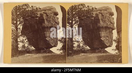 Balancing Rock, in der Nähe von Manitou, Colorado. Geschätztes Gewicht, 300 Tonnen. 6 km von Colorado Springs, Colorado. Bryon H. Gurnsey (amerikanisch, 1833 - 1880) Stockfoto