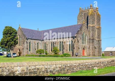 St. John’s Anglican Church in Port Fairy wurde von Nathaniel Billing entworfen und zwischen 1854‐1856 aus Blaustein gebaut - Port Fairy, Victoria, Australien Stockfoto