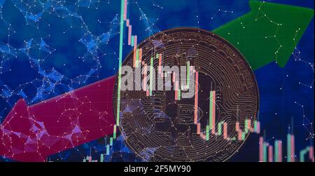 Bitcoin Währung steigenden Pfeil-Preis Rekordhochs auf Tastatur-Computer mit goldenen Bitcoin und anderen Währungen. Stockfoto