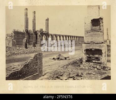 Ruins of the Railroad Depot, Charleston, South Carolina. George N. Barnard (amerikanisch, 1819 - 1902) Stockfoto