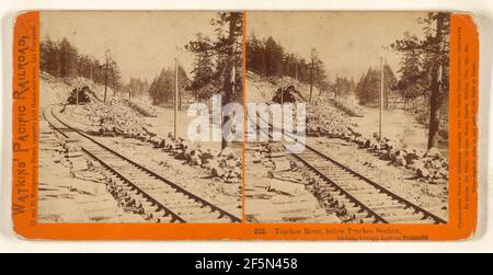 Truckee River, unterhalb der Truckee Station, mit Blick auf Eastern Summits. Stockfoto