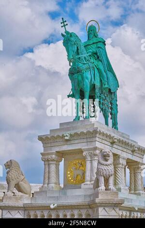 König Stephans I-Statue im Schloss Buda. Budapest, Ungarn Stockfoto