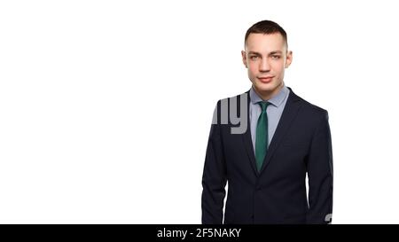 Waist up Schuss von attraktiven jungen Geschäftsmann steht isoliert auf weißem Hintergrund. Studioaufnahme Stockfoto